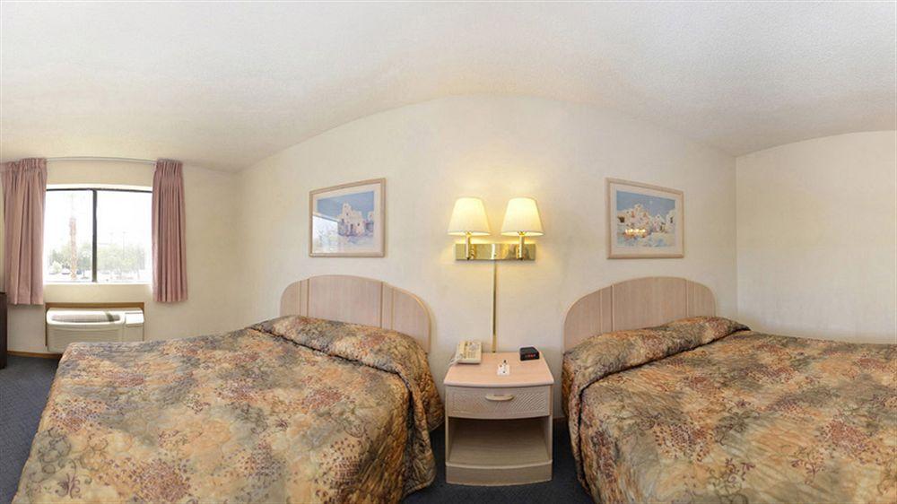 Super 8 By Wyndham Yuma Hotel Bagian luar foto