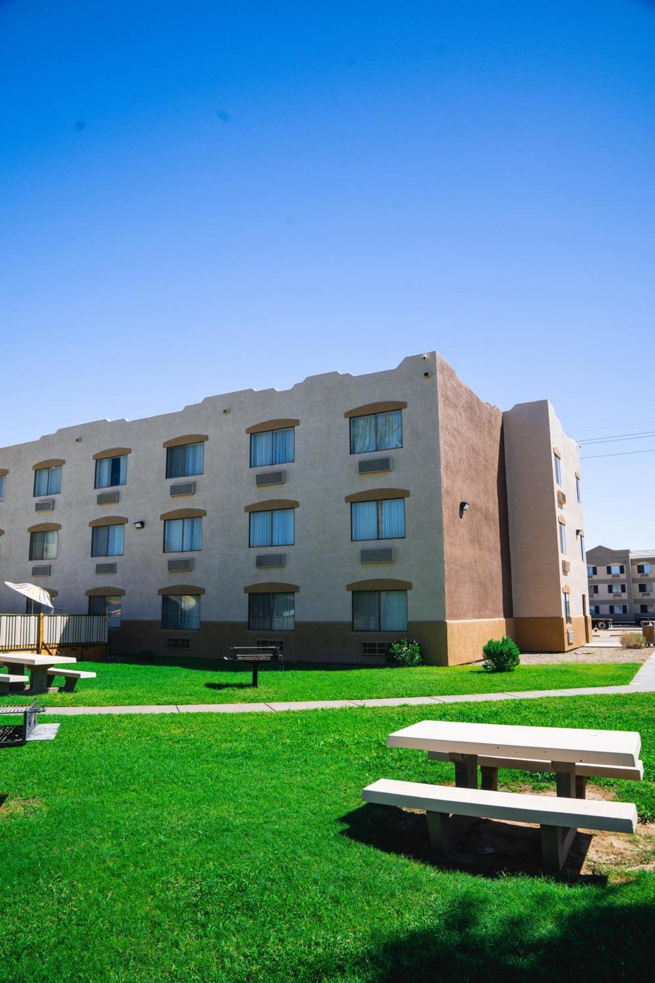 Super 8 By Wyndham Yuma Hotel Bagian luar foto