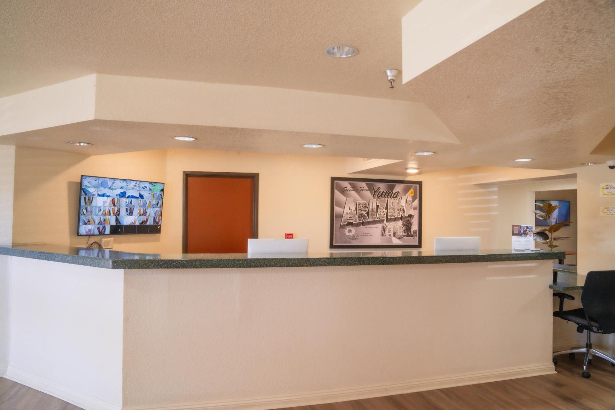 Super 8 By Wyndham Yuma Hotel Bagian luar foto