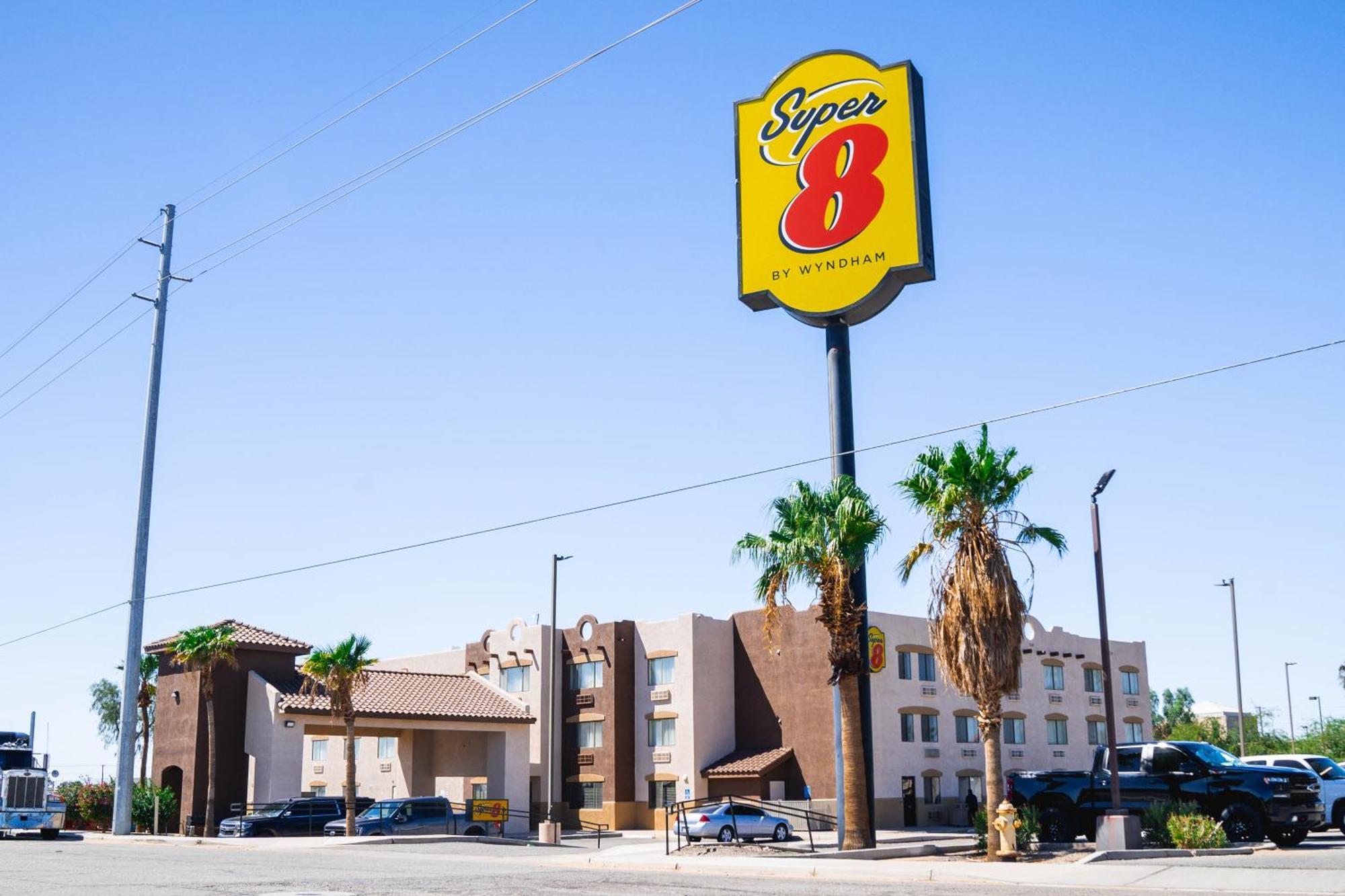 Super 8 By Wyndham Yuma Hotel Bagian luar foto